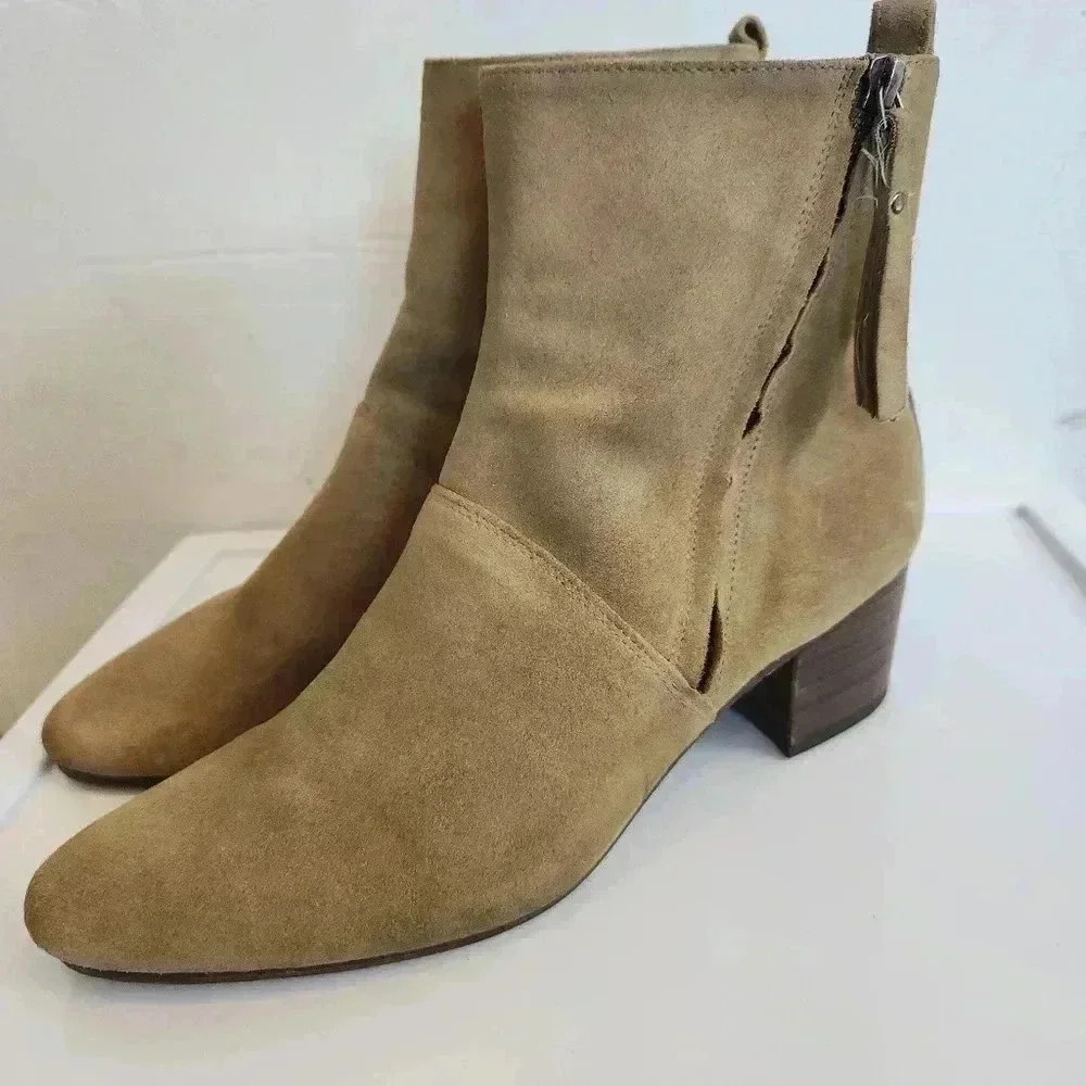 Banana Republic Lydia BootieVintage Olive - Picture 4 of 9